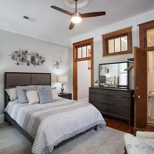 101 E Waldburg - Cozy Just Off Of Forsyth Park Bed & Breakfast